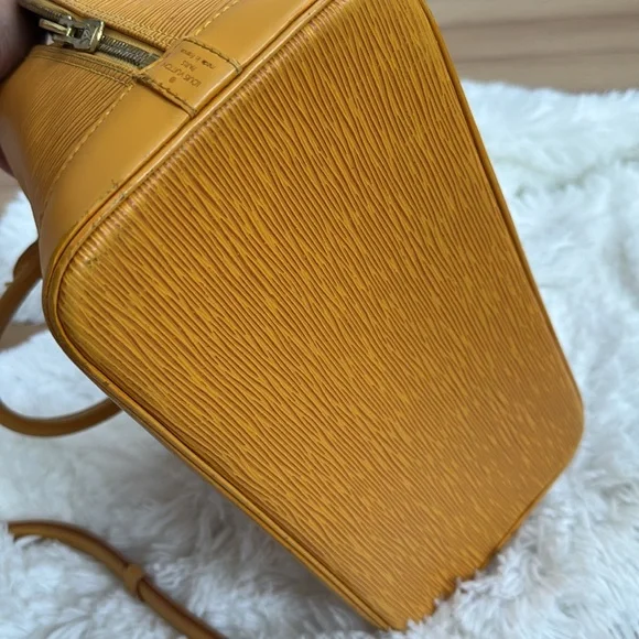 Louis Vuitton Vintage Handbag Yellow Epi Alma Leather (will include storage bag) - Picture 13 of 16